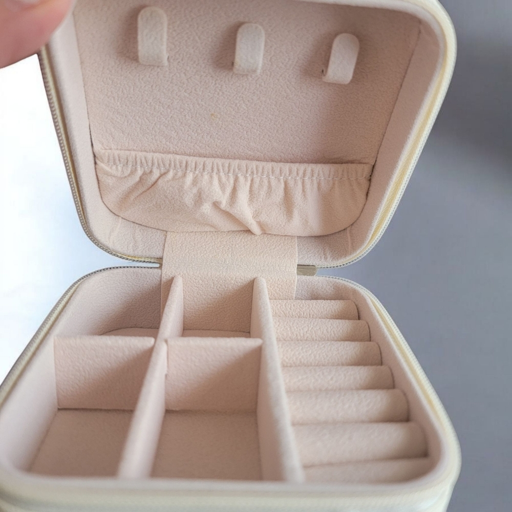 Compact Travel Jewelry Organizer in Cream